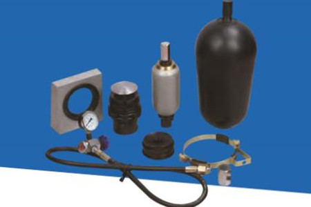 蓄能器出現油箱噴油的現象，如何解決？