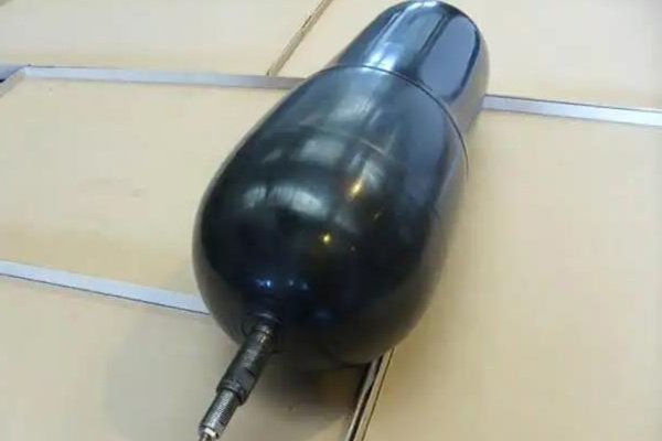 蓄能器里面的液壓油有哪些污染與危害? 圖1